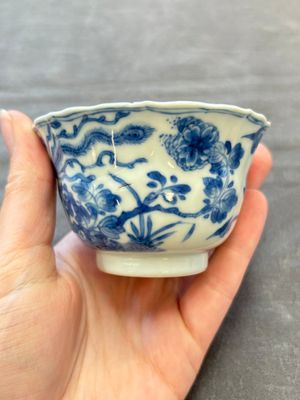 Eight Chinese blue, white and iron-red cups and twelve saucers, Kangxi/Yongzheng — 照片 20