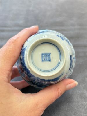 Eight Chinese blue, white and iron-red cups and twelve saucers, Kangxi/Yongzheng — 照片 24