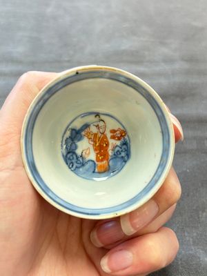 Eight Chinese blue, white and iron-red cups and twelve saucers, Kangxi/Yongzheng — 照片 40