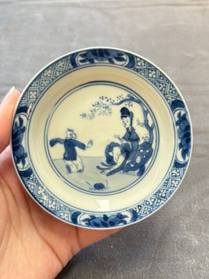 Eight Chinese blue, white and iron-red cups and twelve saucers, Kangxi/Yongzheng — 照片 9
