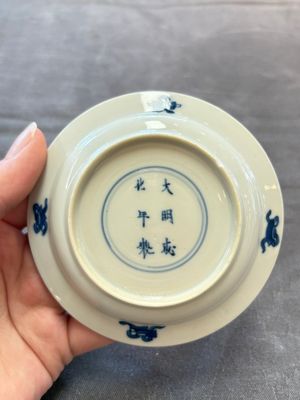 Eight Chinese blue, white and iron-red cups and twelve saucers, Kangxi/Yongzheng — 照片 10