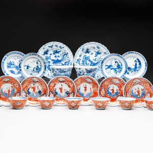 Eight Chinese blue, white and iron-red cups and twelve saucers, Kangxi/Yongzheng — 照片 1