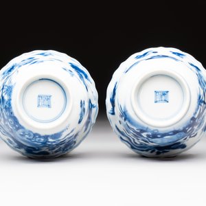 Eight Chinese blue, white and iron-red cups and twelve saucers, Kangxi/Yongzheng — 照片 11