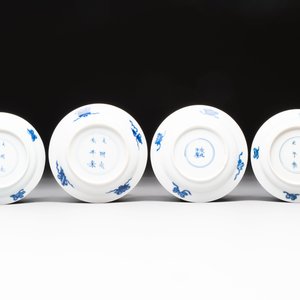 Eight Chinese blue, white and iron-red cups and twelve saucers, Kangxi/Yongzheng — 照片 5