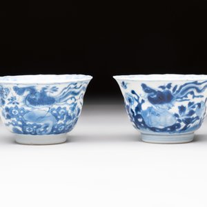 Eight Chinese blue, white and iron-red cups and twelve saucers, Kangxi/Yongzheng — 照片 6