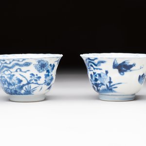 Eight Chinese blue, white and iron-red cups and twelve saucers, Kangxi/Yongzheng — 照片 7