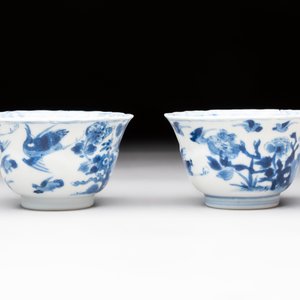 Eight Chinese blue, white and iron-red cups and twelve saucers, Kangxi/Yongzheng — 照片 9