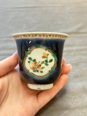 Eight Chinese blue, white, famille verte, and European-decorated wares, Kangxi/Qianlong — foto 16
