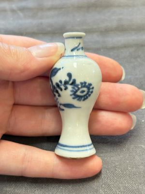 Eight Chinese blue, white, famille verte, and European-decorated wares, Kangxi/Qianlong — foto 28