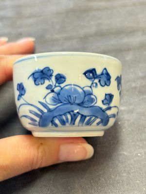 Eight Chinese blue, white, famille verte, and European-decorated wares, Kangxi/Qianlong — foto 35