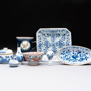 Eight Chinese blue, white, famille verte, and European-decorated wares, Kangxi/Qianlong — foto 1