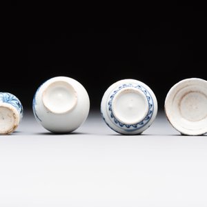 Eight Chinese blue, white, famille verte, and European-decorated wares, Kangxi/Qianlong — foto 15