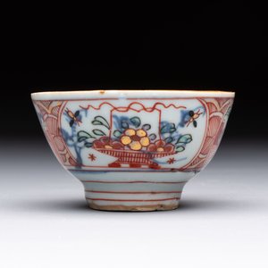 Eight Chinese blue, white, famille verte, and European-decorated wares, Kangxi/Qianlong — foto 16