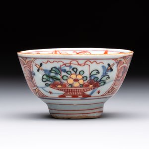 Eight Chinese blue, white, famille verte, and European-decorated wares, Kangxi/Qianlong — foto 18