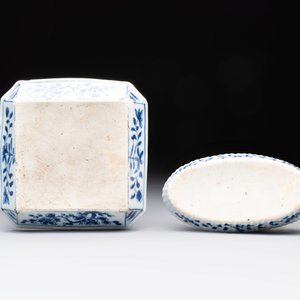 Eight Chinese blue, white, famille verte, and European-decorated wares, Kangxi/Qianlong — foto 3