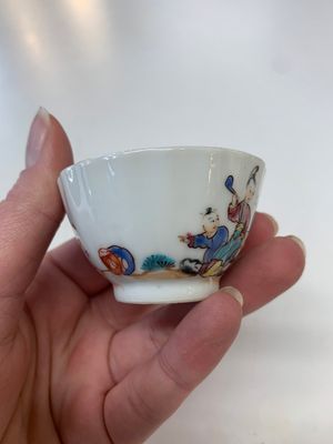 Eight Chinese Canton famille rose cups, 14 saucers and a teapot, Qianlong — photo 56