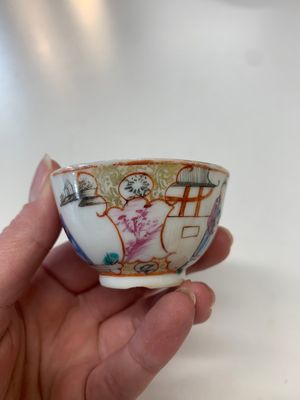 Eight Chinese Canton famille rose cups, 14 saucers and a teapot, Qianlong — photo 66