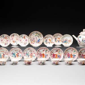 Eight Chinese Canton famille rose cups, 14 saucers and a teapot, Qianlong — photo 1