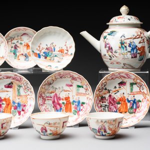 Eight Chinese Canton famille rose cups, 14 saucers and a teapot, Qianlong — photo 2