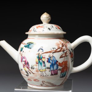 Eight Chinese Canton famille rose cups, 14 saucers and a teapot, Qianlong — photo 8