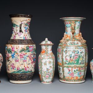 Eight Chinese Canton famille rose vases, two Nanking vases and two famille rose bowls, 19/20th C. — photo 3