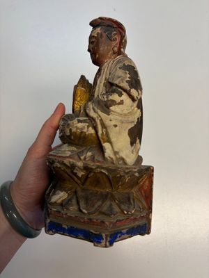 Eight Chinese carved wooden sculptures with traces of polychromy and gilding, 19th C. — photo 2