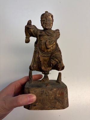 Eight Chinese carved wooden sculptures with traces of polychromy and gilding, 19th C. — photo 31
