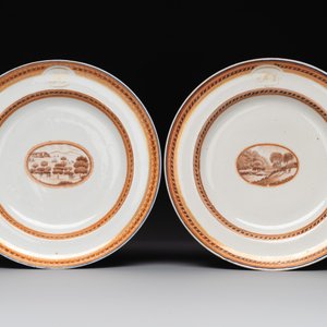 Eight Chinese export 'EHA' monogrammed 'landscape' plates, Jiaqing, ca. 1800 — foto 2