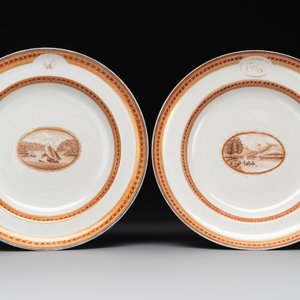 Eight Chinese export 'EHA' monogrammed 'landscape' plates, Jiaqing, ca. 1800 — foto 4
