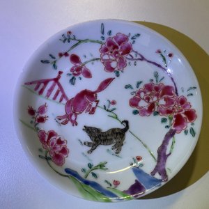 Eight Chinese famille rose and verte cups and saucers, Kangxi/Qianlong — photo 17