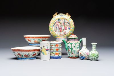 Eight Chinese famille rose and verte wares, 19/20th C. — 照片 1