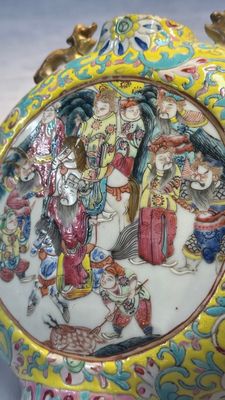 Eight Chinese famille rose and verte wares, 19/20th C. — 照片 33