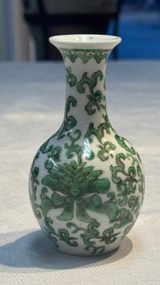 Eight Chinese famille rose and verte wares, 19/20th C. — 照片 51