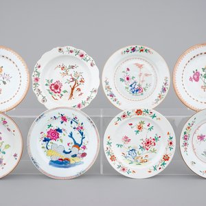 Eight Chinese famille rose export porcelain plates, Qianlong, 18th C. — photo 1
