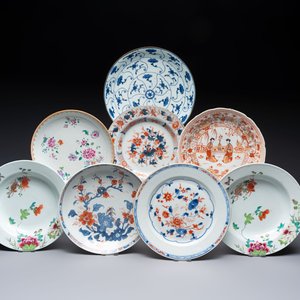 Eight Chinese famille rose, Imari-style, iron-red-decorated, blue and white plates, Kangxi and later — 照片 1