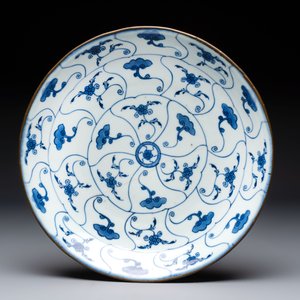 Eight Chinese famille rose, Imari-style, iron-red-decorated, blue and white plates, Kangxi and later — 照片 6