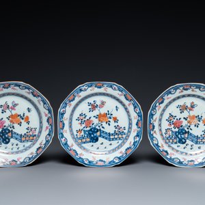 Eight Chinese famille rose plates and three famille verte cups, Kangxi/Qianlong — photo 2