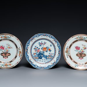 Eight Chinese famille rose plates and three famille verte cups, Kangxi/Qianlong — photo 4