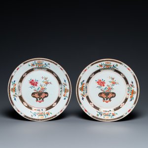 Eight Chinese famille rose plates and three famille verte cups, Kangxi/Qianlong — photo 6