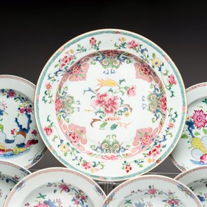 Eight Chinese famille rose plates with floral design and a dish, Yongzheng/Qianlong — photo 2