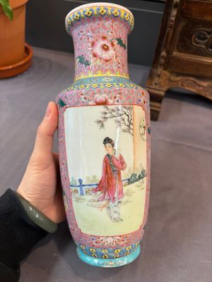 Eight Chinese famille rose vases, Qianlong and Jing De Zhen 景德鎮 marks, 20th C. — photo 12