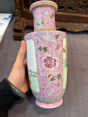 Eight Chinese famille rose vases, Qianlong and Jing De Zhen 景德鎮 marks, 20th C. — photo 2