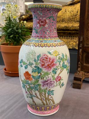 Eight Chinese famille rose vases, Qianlong and Jing De Zhen 景德鎮 marks, 20th C. — photo 22