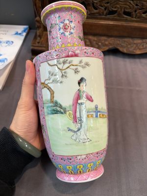 Eight Chinese famille rose vases, Qianlong and Jing De Zhen 景德鎮 marks, 20th C. — photo 3