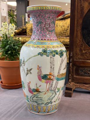 Eight Chinese famille rose vases, Qianlong and Jing De Zhen 景德鎮 marks, 20th C. — photo 31