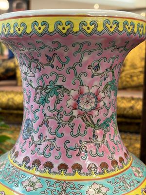 Eight Chinese famille rose vases, Qianlong and Jing De Zhen 景德鎮 marks, 20th C. — photo 32
