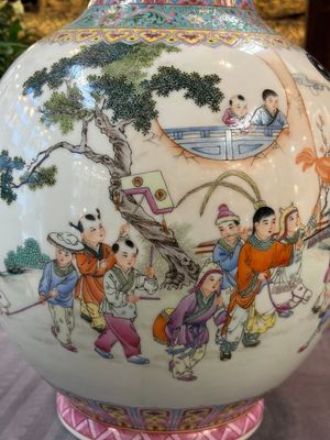 Eight Chinese famille rose vases, Qianlong and Jing De Zhen 景德鎮 marks, 20th C. — photo 46