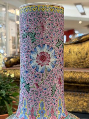 Eight Chinese famille rose vases, Qianlong and Jing De Zhen 景德鎮 marks, 20th C. — photo 48