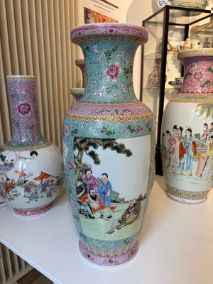 Eight Chinese famille rose vases, Qianlong and Jing De Zhen 景德鎮 marks, 20th C. — photo 54