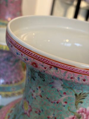 Eight Chinese famille rose vases, Qianlong and Jing De Zhen 景德鎮 marks, 20th C. — photo 55